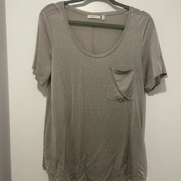 Babaton Tee size Medium - Picture 1 of 1